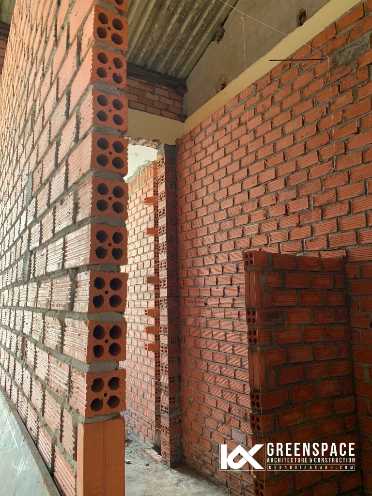 Tiến độ xây tường gạch đỏ trong thi công nhà phố 
